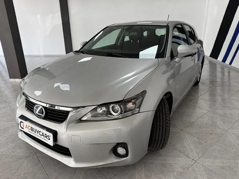 Usado Lexus CT200h 136 CV (100 kW) 2011 Gris / plata Berlina
