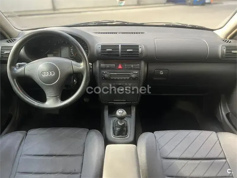 Używany Audi A3 Ambiente 100 KM (73 kW) 2002 Szary Hatchback