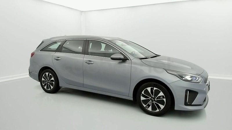 Usado Kia Ceed 141 CV (103 kW) 2021 Gris / plata Utilitario