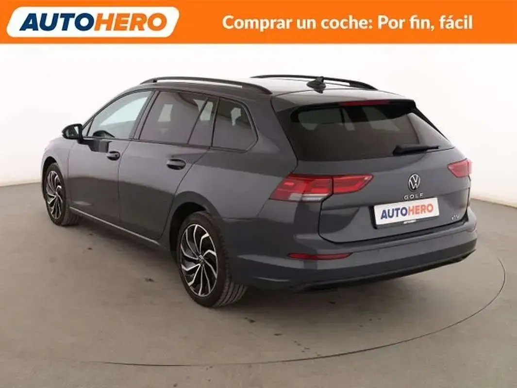 Usado VW Golf VIII Life 110 CV (80 kW) 2021 Gris Familiar