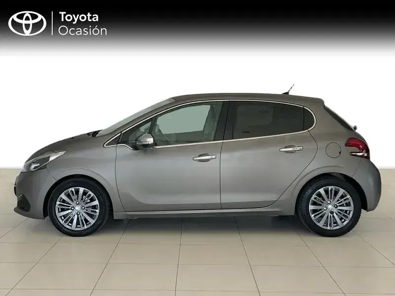 Usado Peugeot 208 GT-line 110 CV (80 kW) 2015 Gris / plata Utilitario