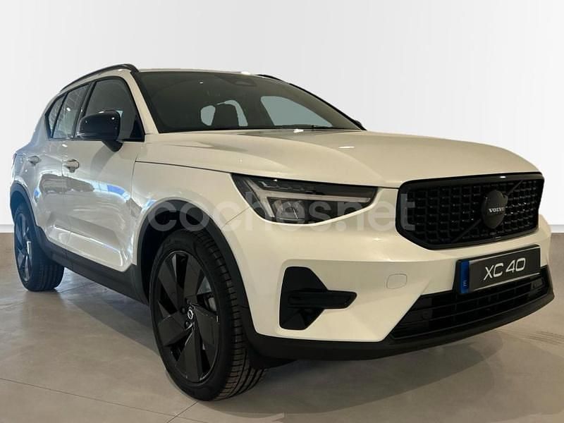 Blanco Nuevo 2025 Volvo XC40 Plus SUV | 42.500 € (Precio justo) - Imagen 1/3