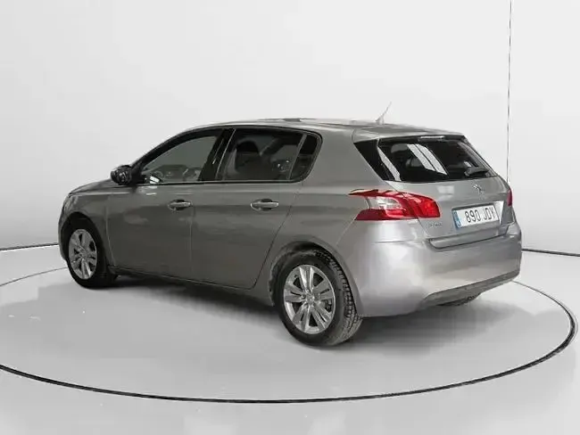 Usado Peugeot 308 Active 131 CV (96 kW) 2015 Gris / plata Berlina