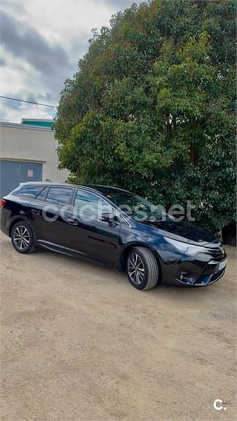 Usado Toyota Avensis Advance 143 CV (105 kW) 2017 Negro Familiar