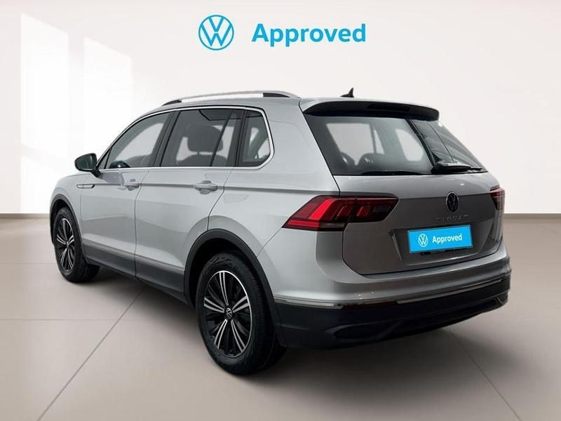 Usado VW Tiguan Life 150 CV (110 kW) 2022 Gris SUV