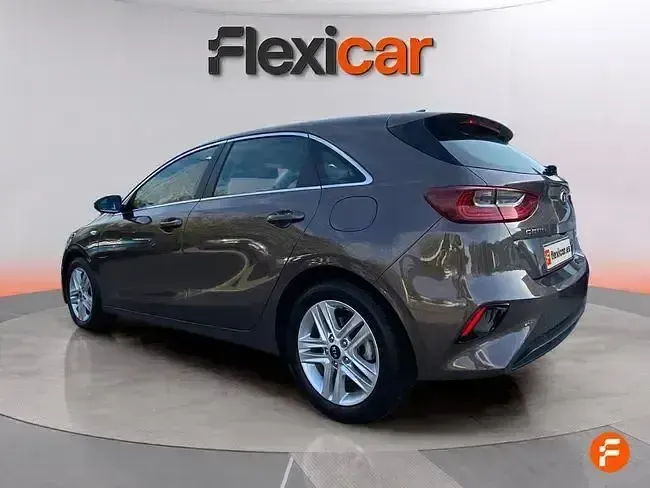 Usado Kia Ceed 100 CV (73 kW) 2020 Marrón Utilitario