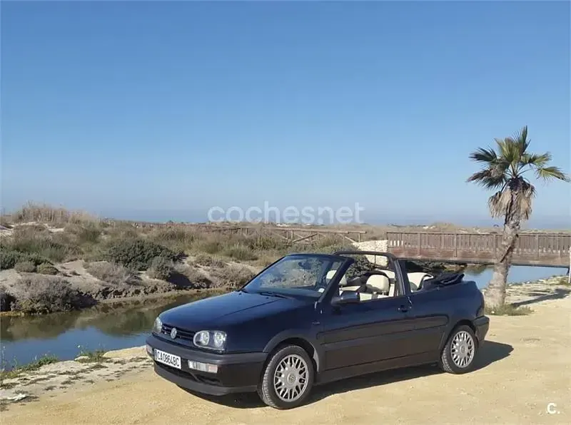 Usado VW Golf Cabriolet 115 CV (84 kW) 1997 Azul Descapotable
