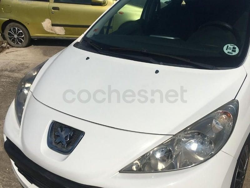 Usado Peugeot 207 75 CV (55 kW) 2011 Blanco Berlina