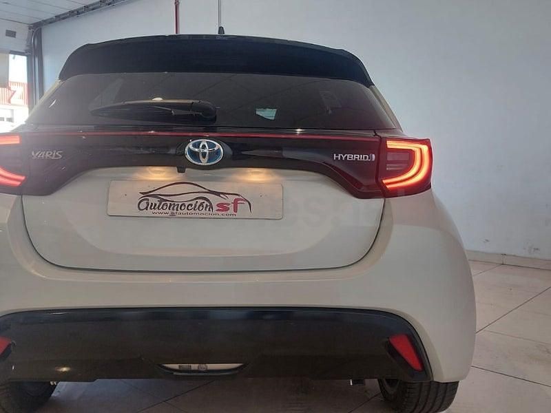 Usado Toyota Yaris Hybrid Style 116 CV (85 kW) 2021 Blanco Berlina