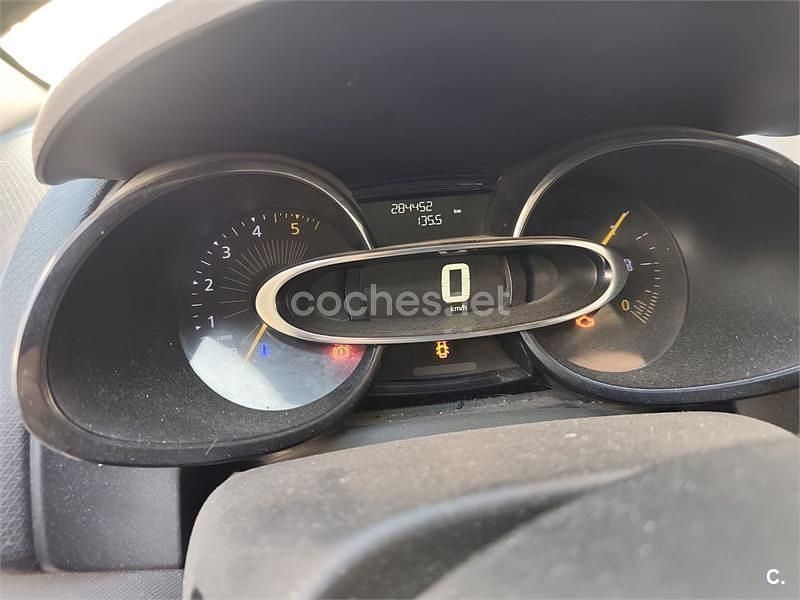 Rojo Usado 2015 Renault Clio IV Business Berlina | 3800 € (Precio justo) - Imagen 1/4