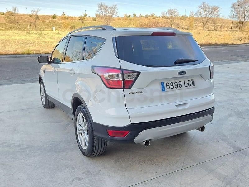 Usado Ford Kuga Trend 120 CV (88 kW) 2019 Blanco SUV