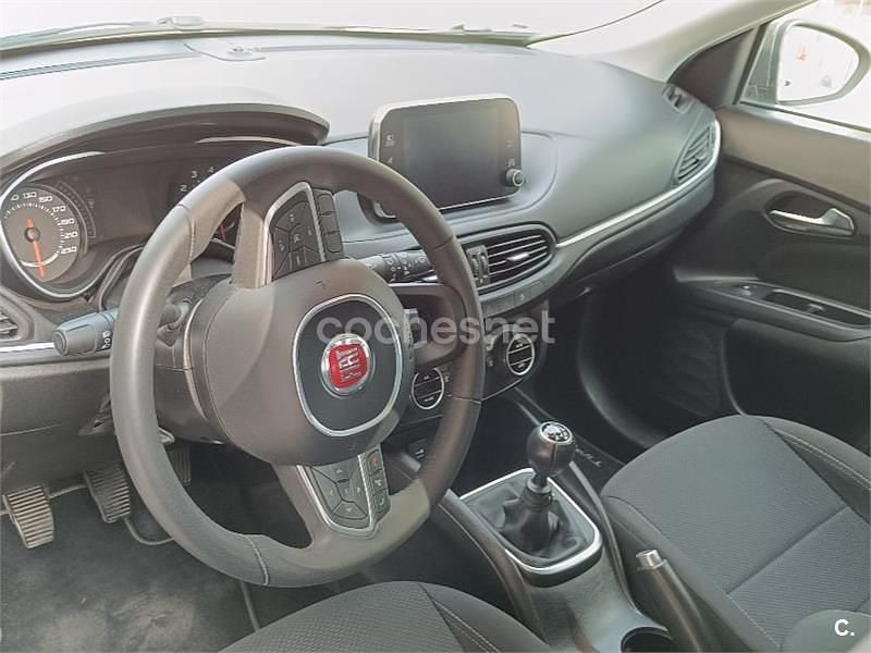 Usado Fiat Tipo 120 CV (88 kW) 2017 Gris / plata Berlina