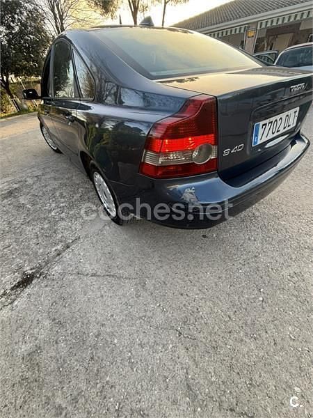 Usado Volvo S40 Kinetic 100 CV (73 kW) 2005 Azul Berlina