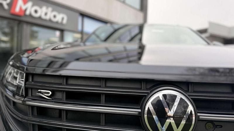 Usado VW Touareg R 462 CV (339 kW) 2024 Negro SUV