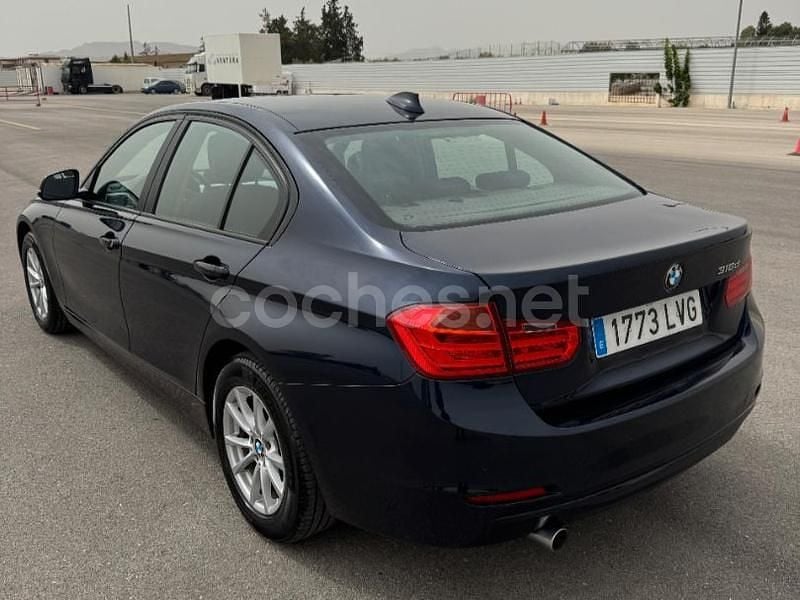 Usado BMW 318 143 CV (105 kW) 2014 Azul Berlina