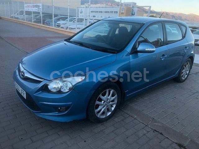 Usado Hyundai i30 Comfort 90 CV (66 kW) 2011 Azul Berlina