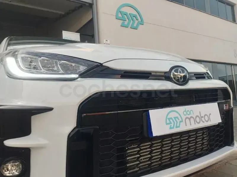 Usado Toyota Yaris 261 CV (191 kW) 2021 Blanco Utilitario