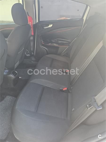Usado Alfa Romeo Giulietta Distinctive 105 CV (77 kW) 2011 Blanco Utilitario