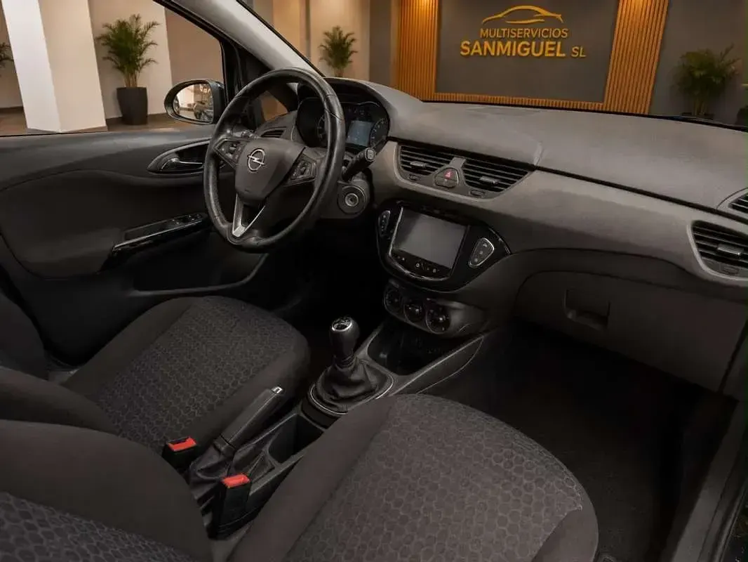 Usado Opel Corsa Design Edition 90 CV (66 kW) 2018 Plateado Utilitario