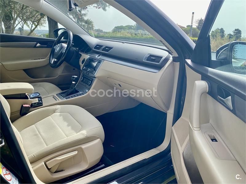 Usado VW Passat Advance 105 CV (77 kW) 2011 Gris / plata Familiar