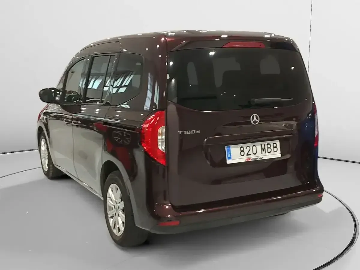 Occasion Mercedes T180 Style 116 PK (85 kW) 2022 Rood MPV