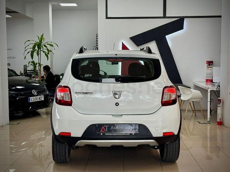 Usado Dacia Sandero Stepway 90 CV (66 kW) 2016 Blanco Berlina