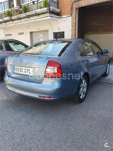 Usado Skoda Octavia 105 CV (77 kW) 2010 Azul Berlina
