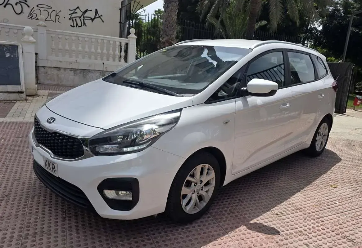 Usado Kia Carens 116 CV (85 kW) 2018 Blanco Monovolumen
