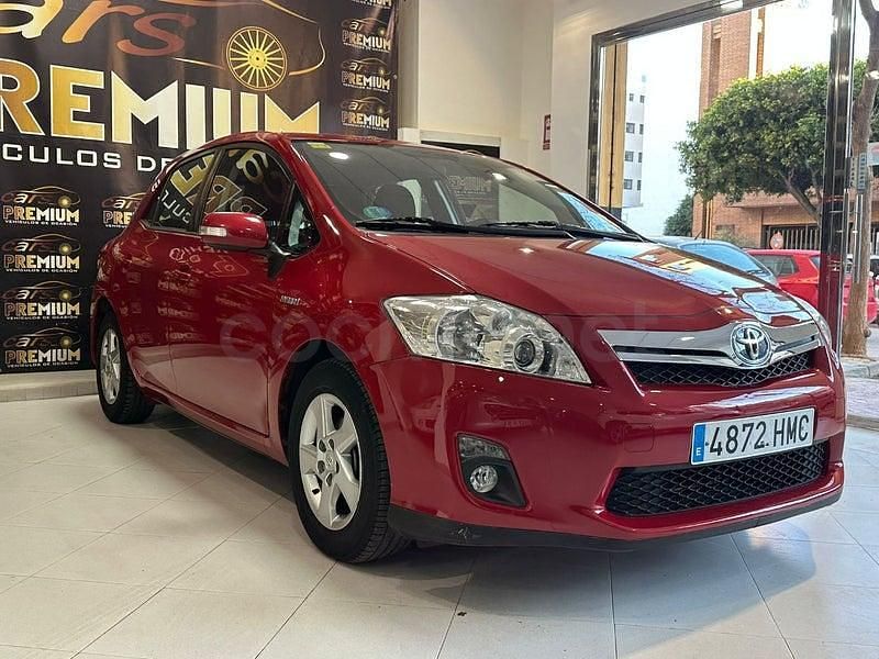 Usado Toyota Auris Hybrid Active 135 CV (99 kW) 2012 Rojo Berlina