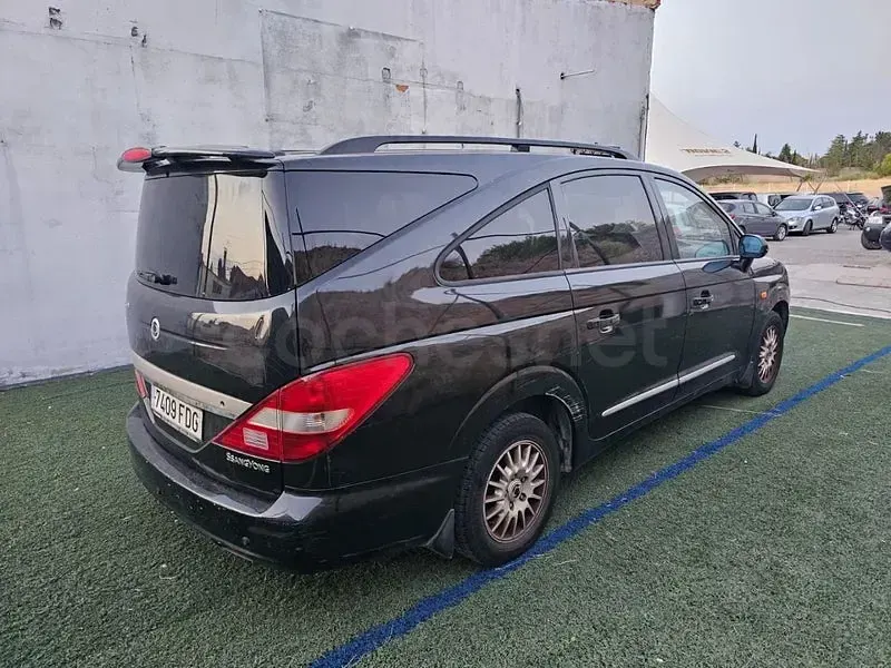 Usado SsangYong Rodius 165 CV (121 kW) 2007 Negro Monovolumen