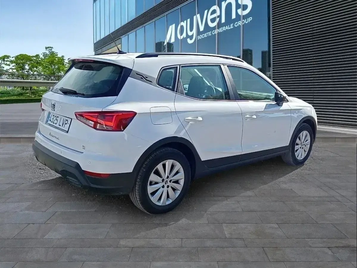 Usado Seat Arona Style 110 CV (80 kW) 2021 Blanco SUV