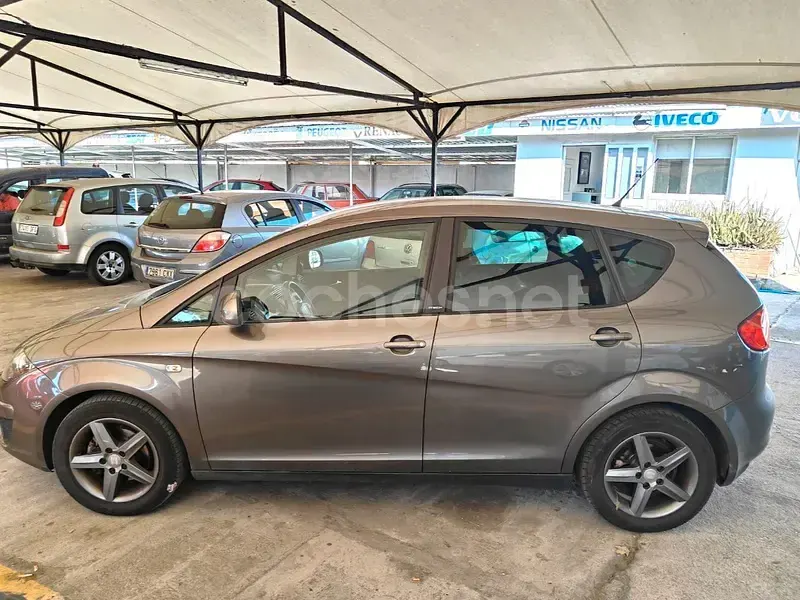 Usado Seat Altea I-Tech 105 CV (77 kW) 2015 Gris / plata Monovolumen