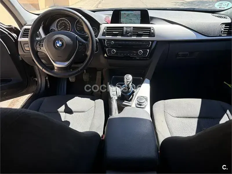 Usado BMW 318 143 CV (105 kW) 2016 Gris / plata Familiar