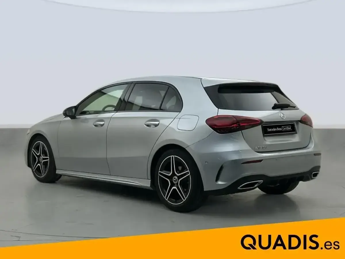 Usado Mercedes A180 116 CV (85 kW) 2025 Gris plata Berlina