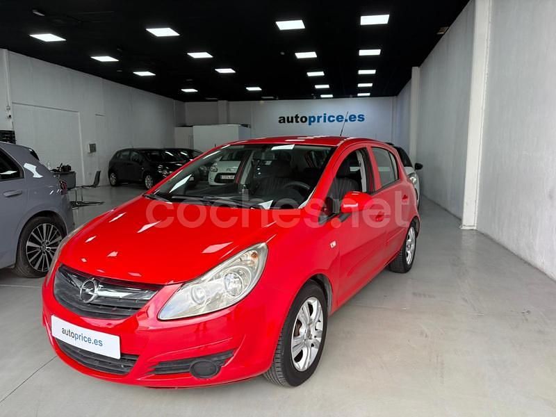 Rojo Usado 2007 Opel Corsa Cosmo Berlina | 3990 € (Caro) - Imagen 1/4