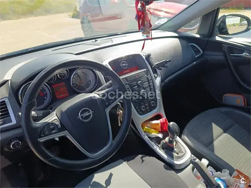 Usado Opel Astra Elegance 110 CV (80 kW) 2015 Negro Berlina