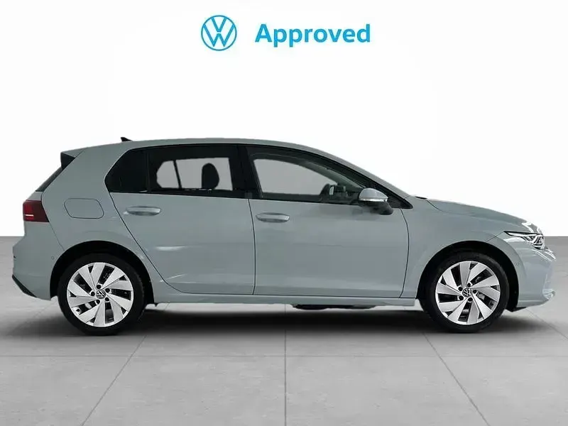 Usado VW Golf VIII 115 CV (84 kW) 2025 Azul Berlina