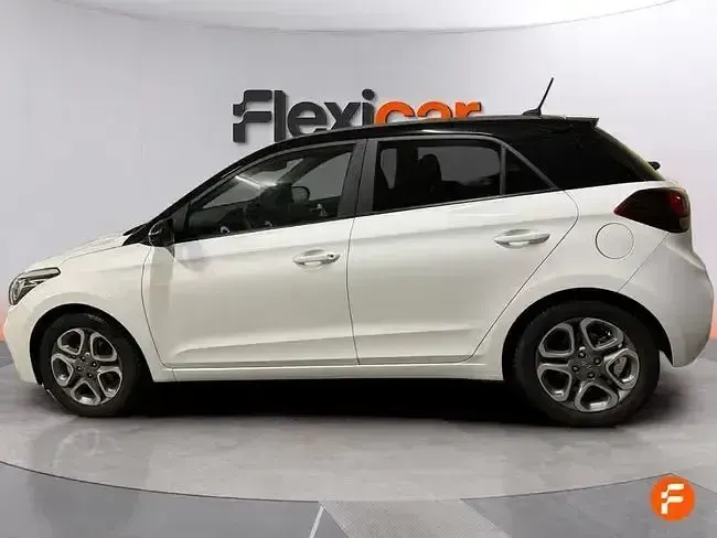 Usado Hyundai i20 100 CV (73 kW) 2020 Blanco Utilitario