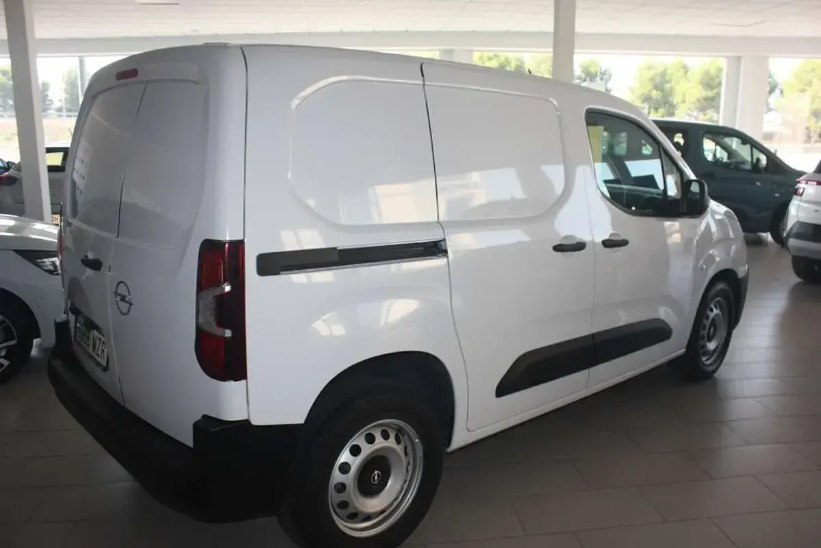 Usado Opel Combo S 99 CV (72 kW) 2025 Blanco Monovolumen