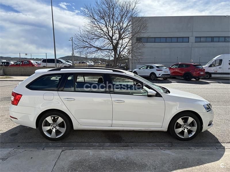 Usado Skoda Octavia Style 116 CV (85 kW) 2017 Blanco Familiar