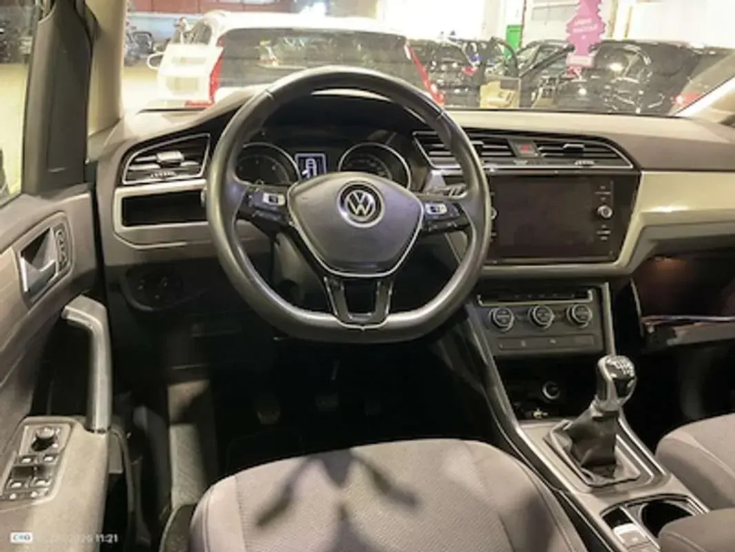 Usado VW Touran 122 CV (89 kW) 2021 Gris Monovolumen