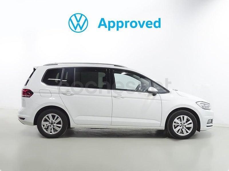 Usado VW Touran Advance 150 CV (110 kW) 2023 Blanco Monovolumen