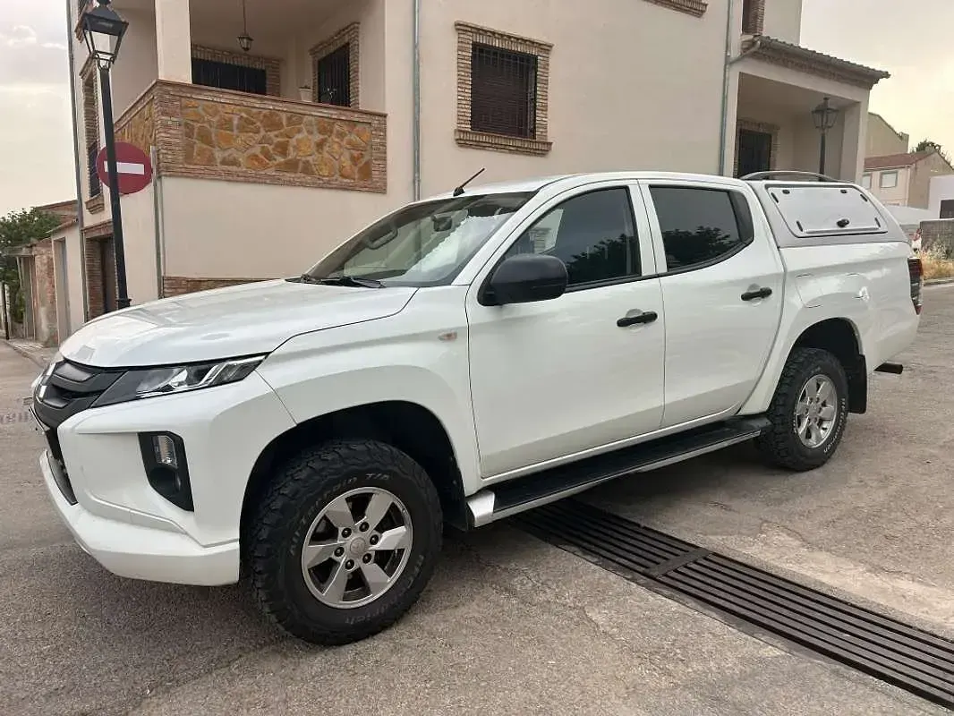 Usado Mitsubishi L200 150 CV (110 kW) 2021 Blanco Pickup/Camioneta