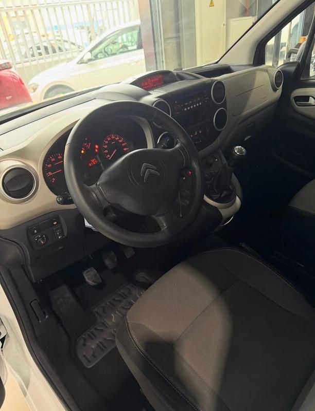 Usado Citroën Berlingo Tonic 92 CV (67 kW) 2014 Blanco Monovolumen