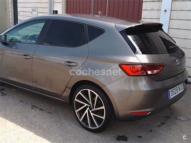 Usado Seat Leon ST Reference 110 CV (80 kW) 2014 Gris / plata Familiar