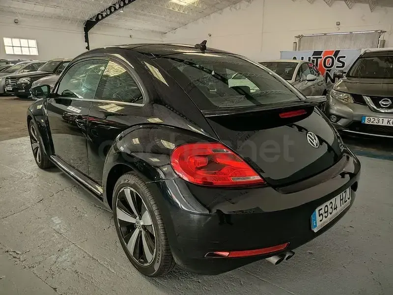 Usado VW Beetle Design 140 CV (102 kW) 2014 Negro Utilitario