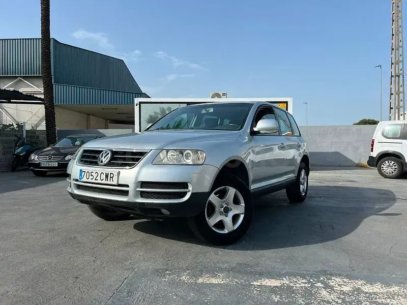 Usado VW Touareg R 174 CV (127 kW) 2004 Gris / plata SUV