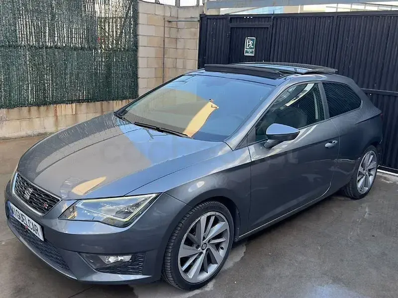 Usado Seat Leon FR 180 CV (132 kW) 2014 Gris / plata Berlina