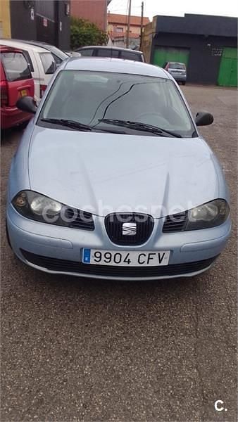 Usado Seat Ibiza Stella 64 CV (47 kW) 2003 Azul Berlina