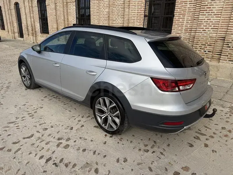 Usado Seat Leon 4Drive 184 CV (135 kW) 2016 Gris / plata Familiar